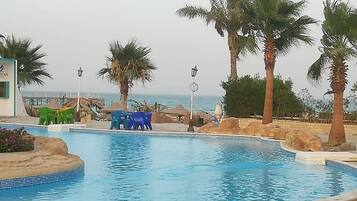 15 outdoor pools