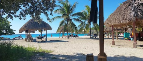 Beach nearby, sun-loungers, beach towels