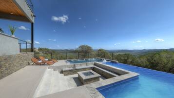 Una piscina infinita, una piscina climatizada