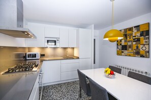 Frigorífic, microones, forn i rentaplats 