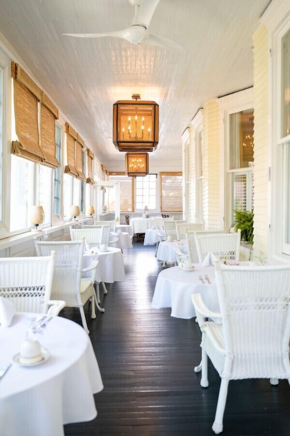 Dining - Private Suite • Queen & Twin Beds • Downtown historic Edenton Bed & Breakfast (Edenton)