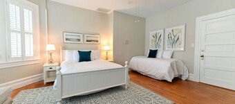 Private Suite • Queen & Twin Beds • Downtown historic Edenton Bed & Breakfast