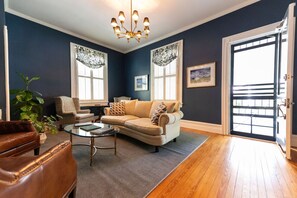 Smart TV - Private Suite • Queen & Twin Beds • Downtown historic Edenton Bed & Breakfast (Edenton)