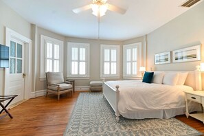 1 bedroom, free WiFi, bed sheets - Private Suite • Queen & Twin Beds • Downtown historic Edenton Bed & Breakfast (Edenton)