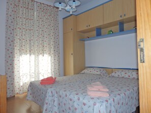 3 chambres, bureau, fer et planche à repasser, Wi-Fi gratuit