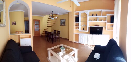Large and bright apartment in the CENTER near the BEACH 