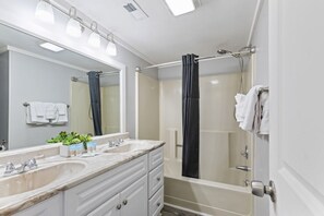 Combined shower/tub, hair dryer, towels