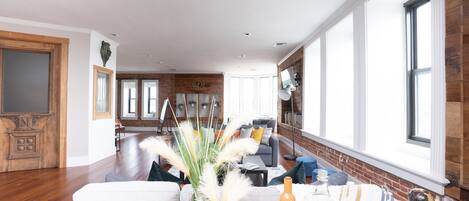 Smart TV, books, video library, stereo