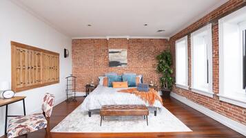 1 Schlafzimmer, Schreibtisch, Bügeleisen/Bügelbrett, Reisekinderbett