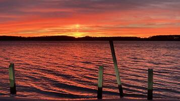 靠近海滩、沙滩椅