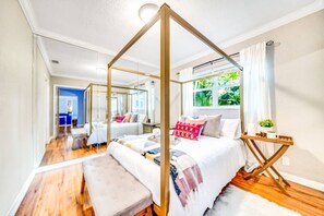 5 camere, una scrivania, ferro/asse da stiro, culla da viaggio