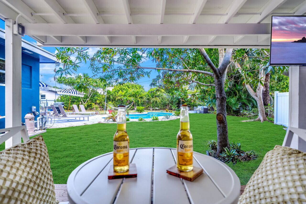 NEW! HTD POOL/HOT TUB 7MIN TO AIRPORT & BEACH!!