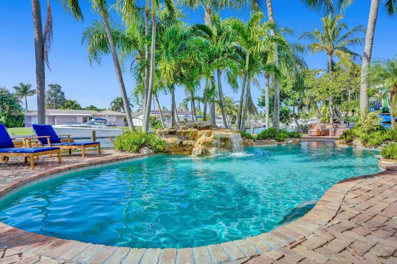 New! 5 Min to Beach /Waterfront /Htd Pool /Jacuzzi