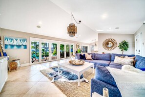 Télévision, baby-foot, table de tennis de table