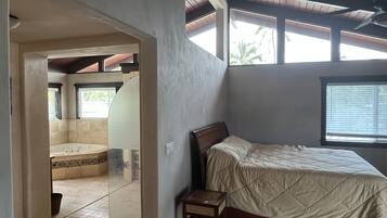 4 bedrooms, desk, free WiFi, bed sheets