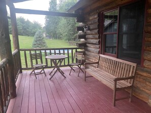 Outdoor dining - Lodge at Lotus Lake (Dresser)