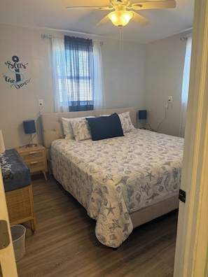 4 bedrooms, WiFi, bed sheets - Weeki Wachee Gardens on the Canal (Spring Hill)