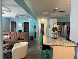 Smart TV - Weeki Wachee Gardens on the Canal (Spring Hill)