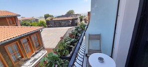 Balcony Room with partially sea view | Pemandangan balkon