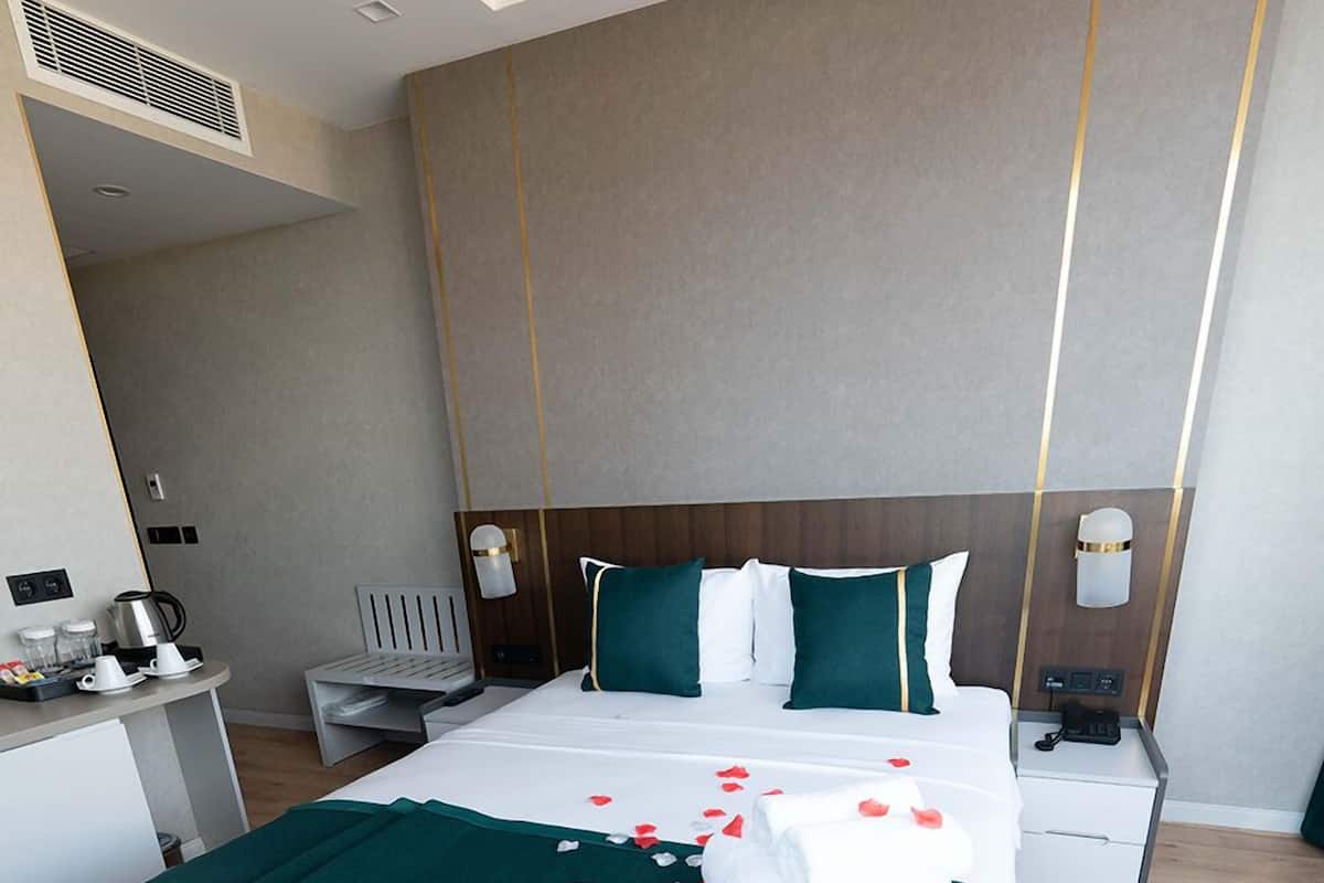 Panoramic Istanbul | Seprai premium, minibar, brankas, dan meja kerja