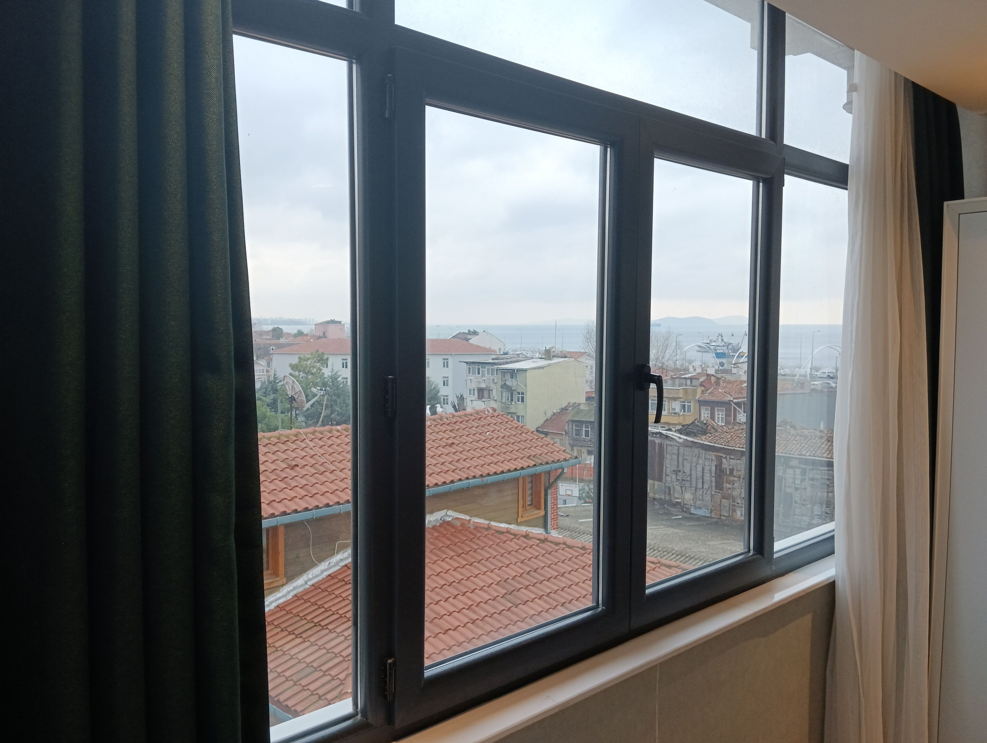 ห้องพาโนรามิก, เห็นวิวทะเลบางส่วน | เครื่องนอนระดับพรีเมียม, มินิบาร์, ตู้นิรภัยในห้องพัก, โต๊ะทำงาน