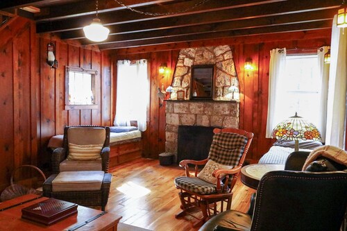Cottage on Laurel Lake, Private lake access, picture perfect sunsets