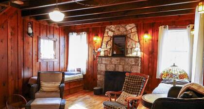 Cottage on Laurel Lake, Private lake access, picture perfect sunsets