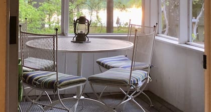 Cottage on Laurel Lake, Private lake access, picture perfect sunsets