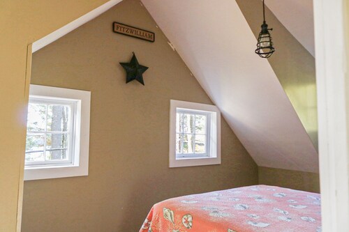 Cottage on Laurel Lake, Private lake access, picture perfect sunsets