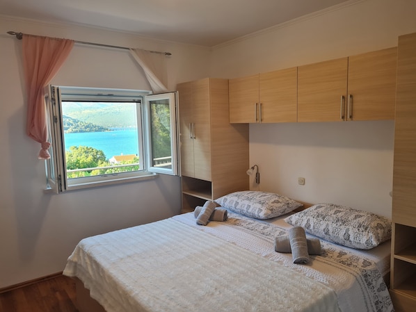 1 bedroom, WiFi, bed sheets