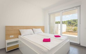 2 bedrooms, iron/ironing board, travel crib, free WiFi - Villa Frida - Apartment S2 with Terrace (Premantura)