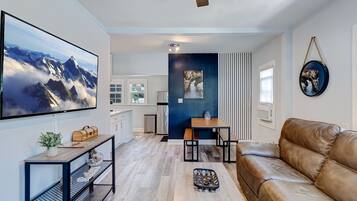 Smart TV, fireplace, music library, video library