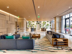 Interior - Miami Escape: 1BR+Den near Best! Nightlife, Restaurants, Shops & Luxe Amenities (Miami)