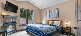 Luxury Sunriver Estate | 5 Kings + Bunk Rm | Huge Spa & Arcade | Chef's Kitchen