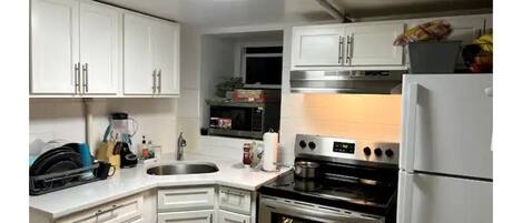 Fridge, oven, stovetop