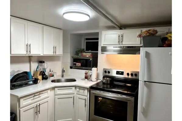 Fridge, oven, stovetop