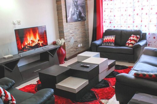 Lavish 2Bedroom Condo With A Pool & Free Parking