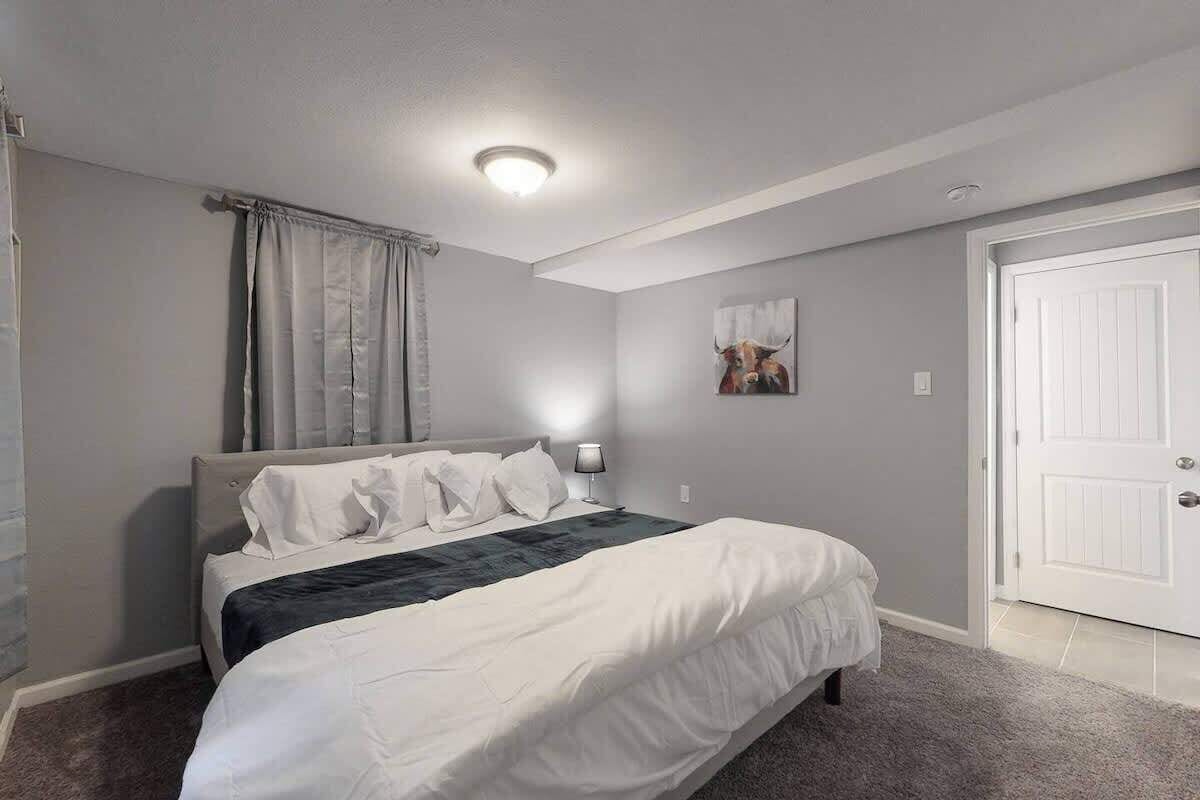 2 bedrooms, iron/ironing board, travel cot, WiFi
