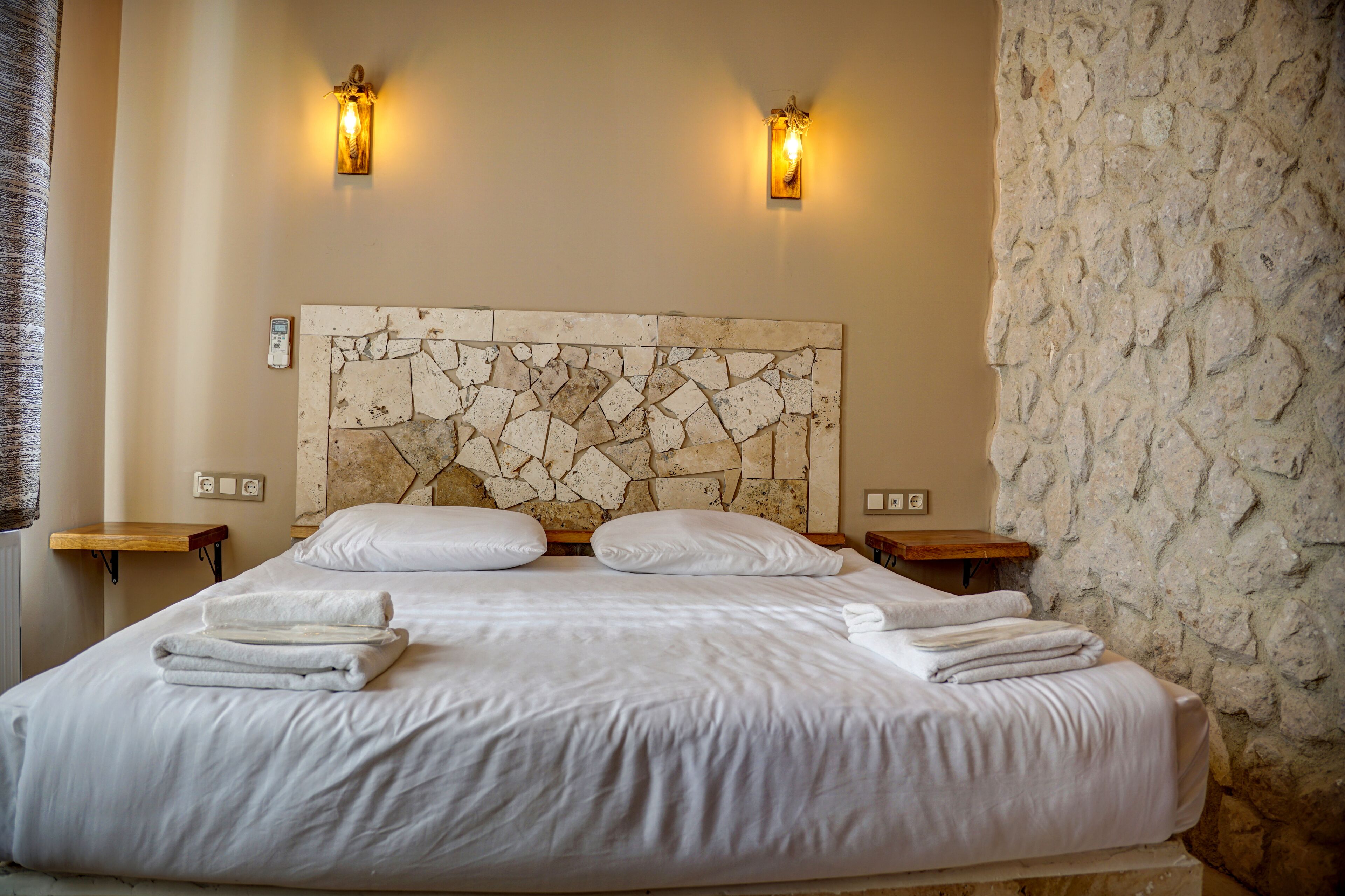 Basic Room, Non Smoking, Mountain View | Desk, laptop workspace, free WiFi, bed sheets