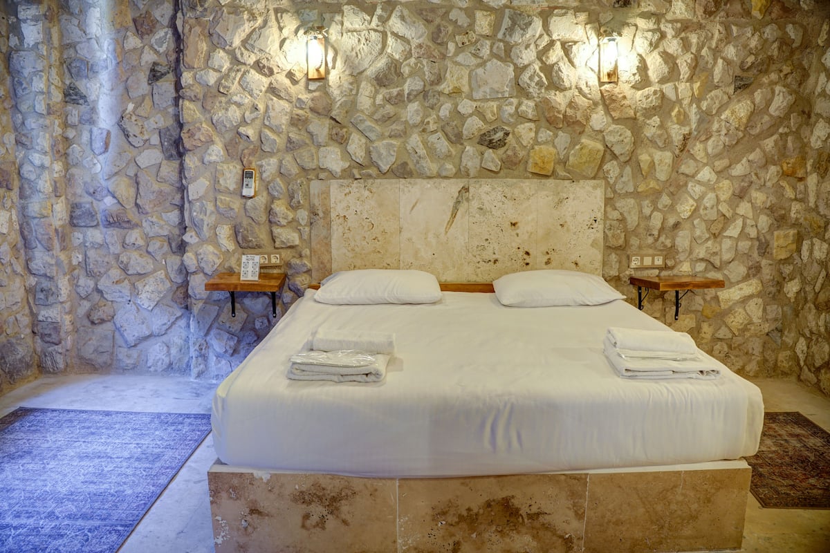 Deluxe Room, Non Smoking, Garden View | Desk, laptop workspace, free WiFi, bed sheets