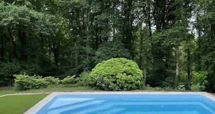 Magnificent villa in a pretty wooded park of 6000mÂČ.