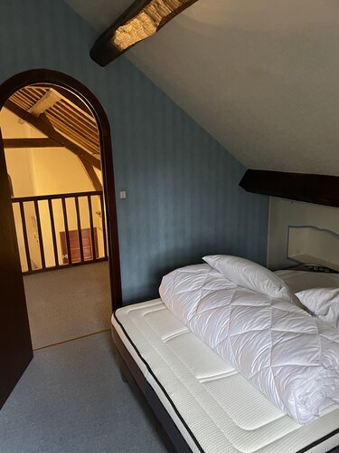 Magnificent villa in a pretty wooded park of 6000m².