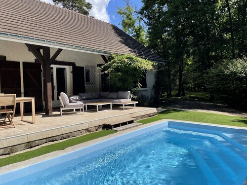 Magnificent villa in a pretty wooded park of 6000m².