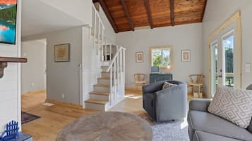 Smart TV, fireplace, DVD player