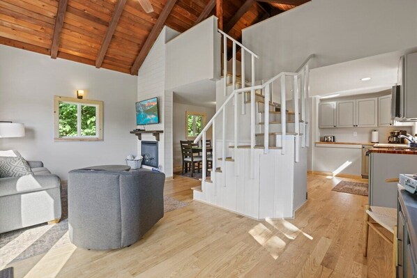Smart TV, fireplace, DVD player