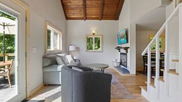 Smart TV, fireplace, DVD player