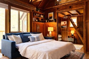 Room - Charming Cabin Retreat-5 Minutes from Town-Dogs OK! (Idyllwild-Pine Cove)