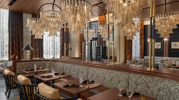 2 restaurantes, café da manhã, culinária americana