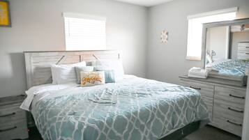 5 bedrooms, desk, iron/ironing board, travel crib