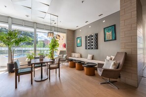 Dining - Luxury 15th Floor Condo Amazing Views! EL POBLADO! (Medellín)